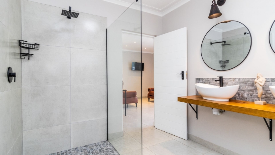 9 Bedroom Property for Sale in Westcliff Western Cape